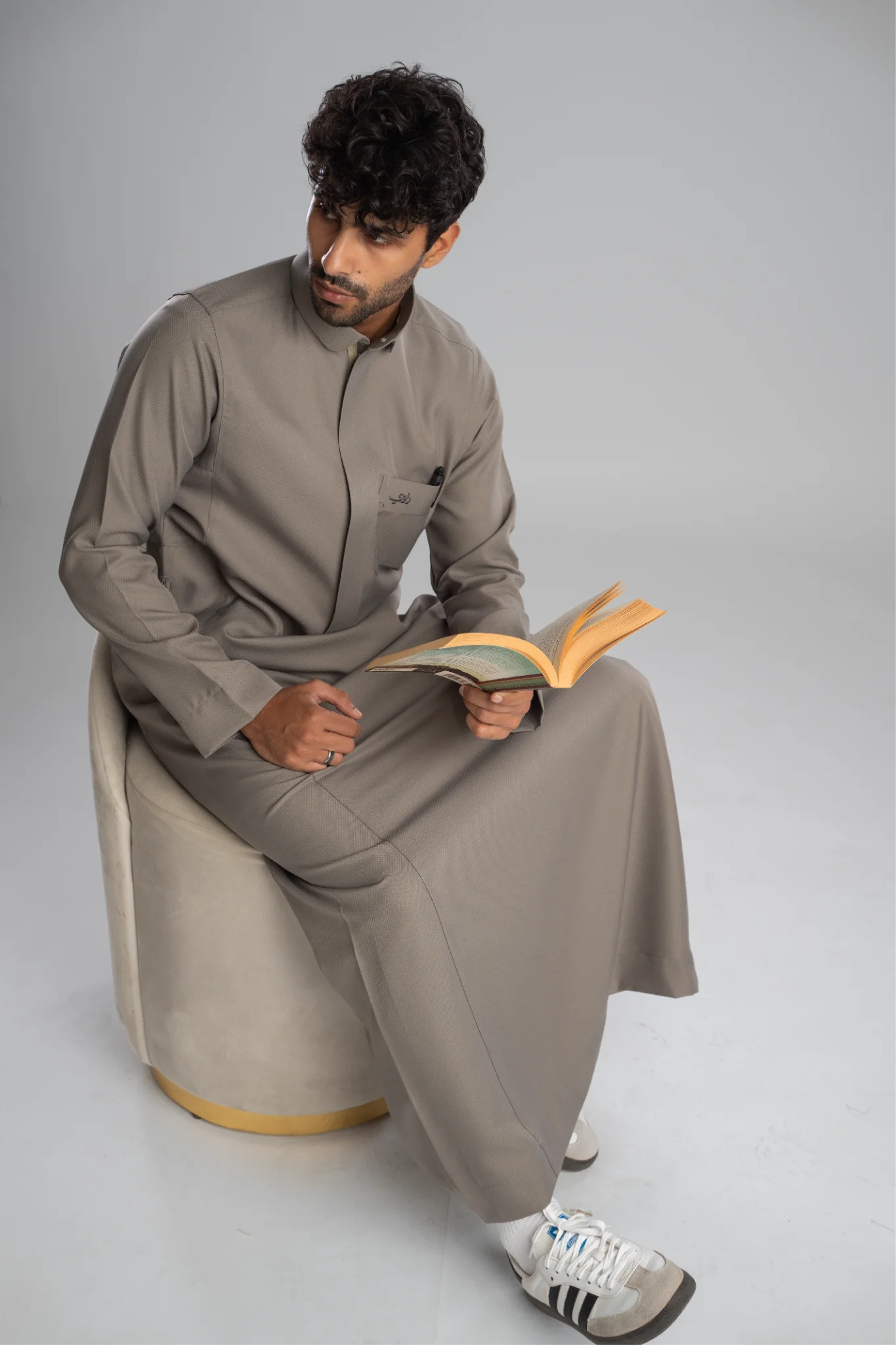 Gray textured fabric Saudi thobe with a single chest pocket.