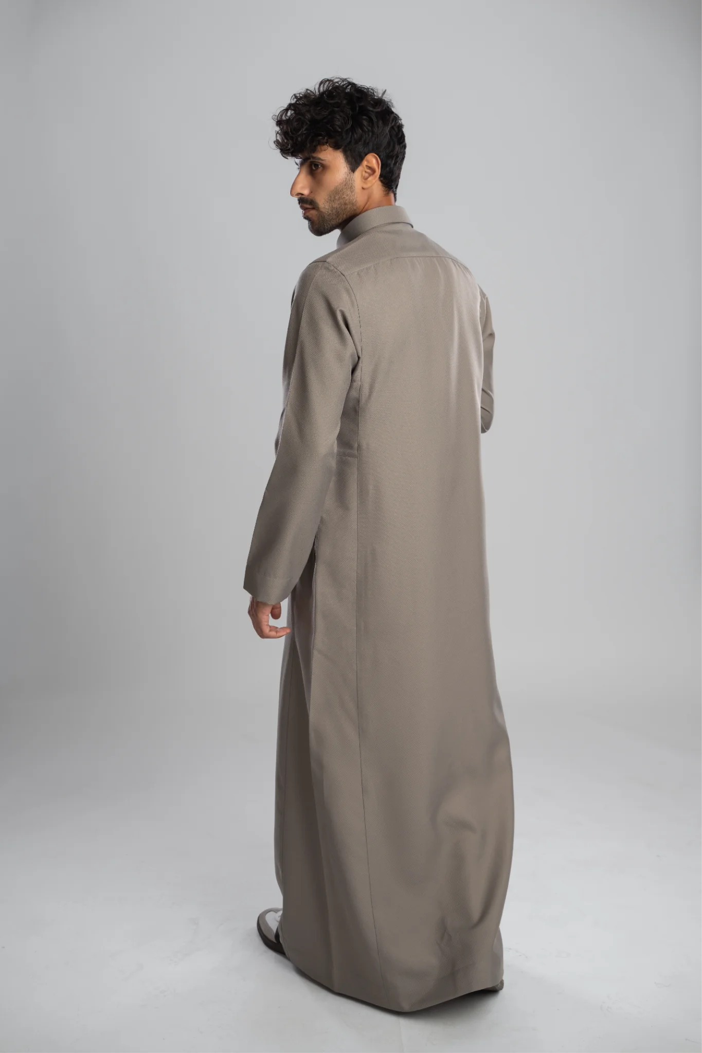 Back and side view of a gray Saudi thobe with a rounded collar.