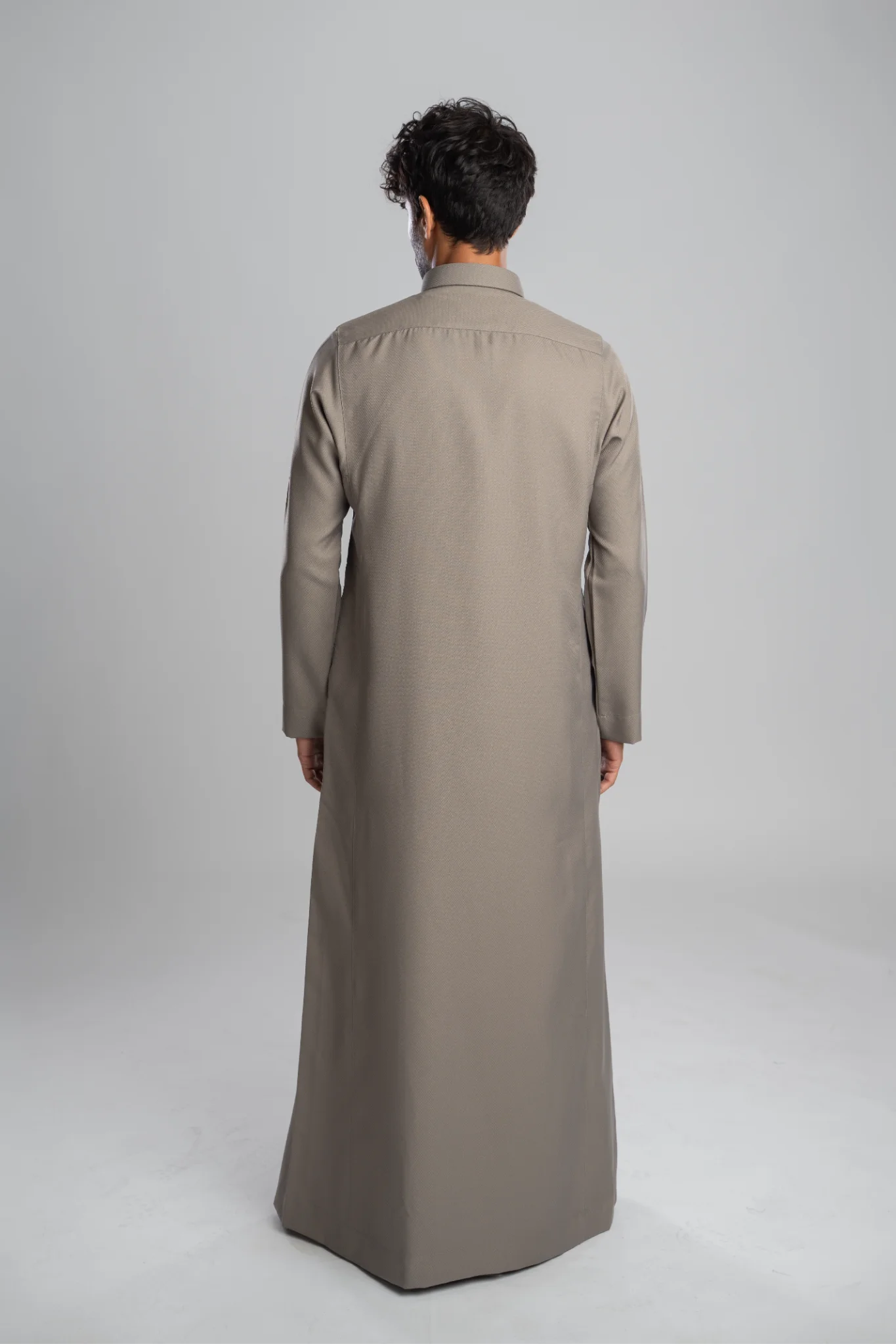 Back view of a mens traditional gray thobe.